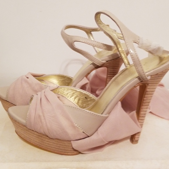 Shoes - Picture 6 of 8